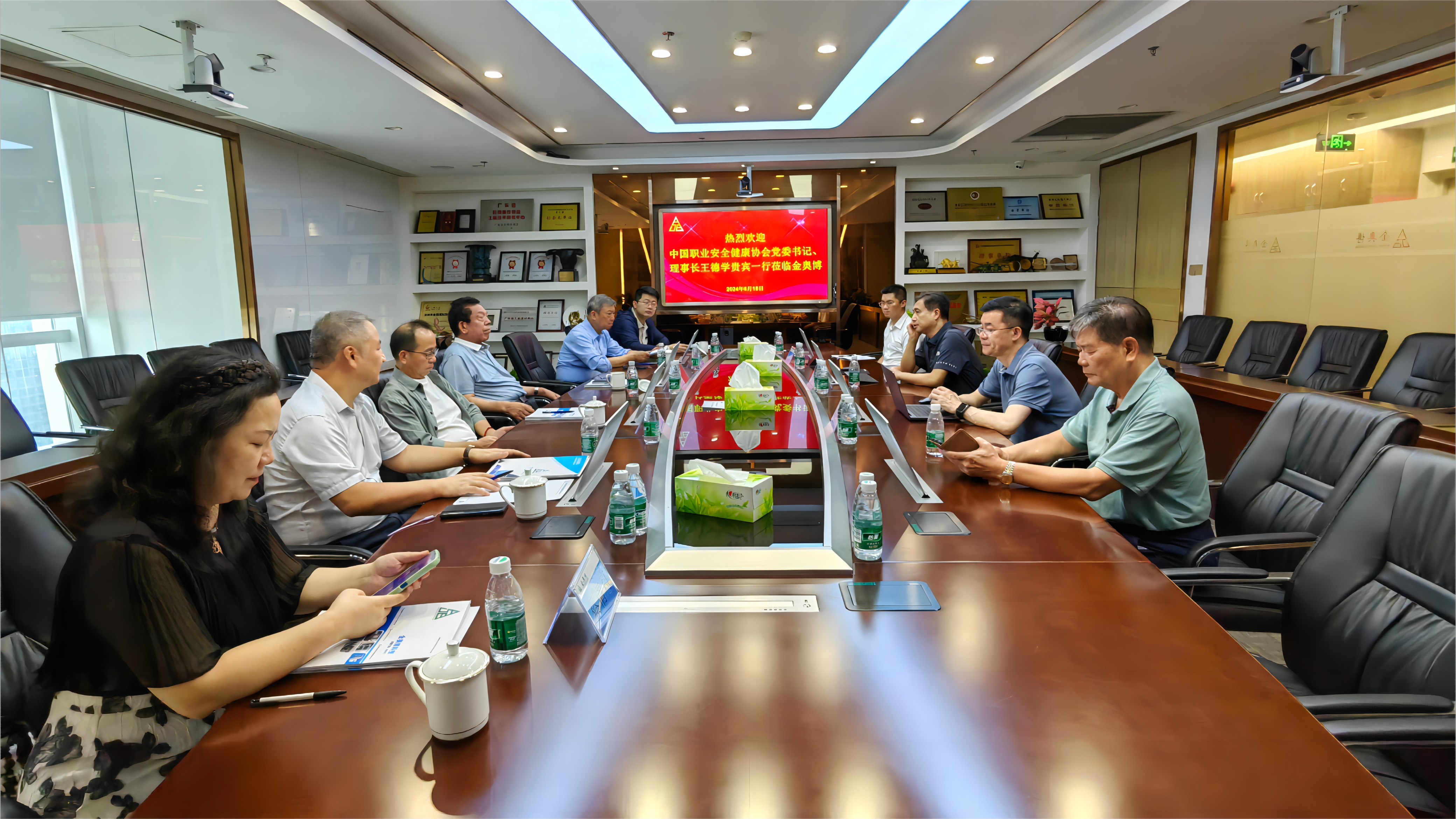 中國職業(yè)安全健康協(xié)會黨委書記、理事長王德學一行蒞臨金奧博開展工作調(diào)研